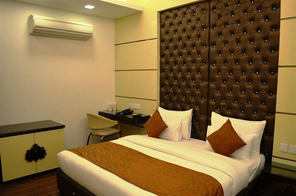 Hotel Metro View Delhi  Exteriör bild