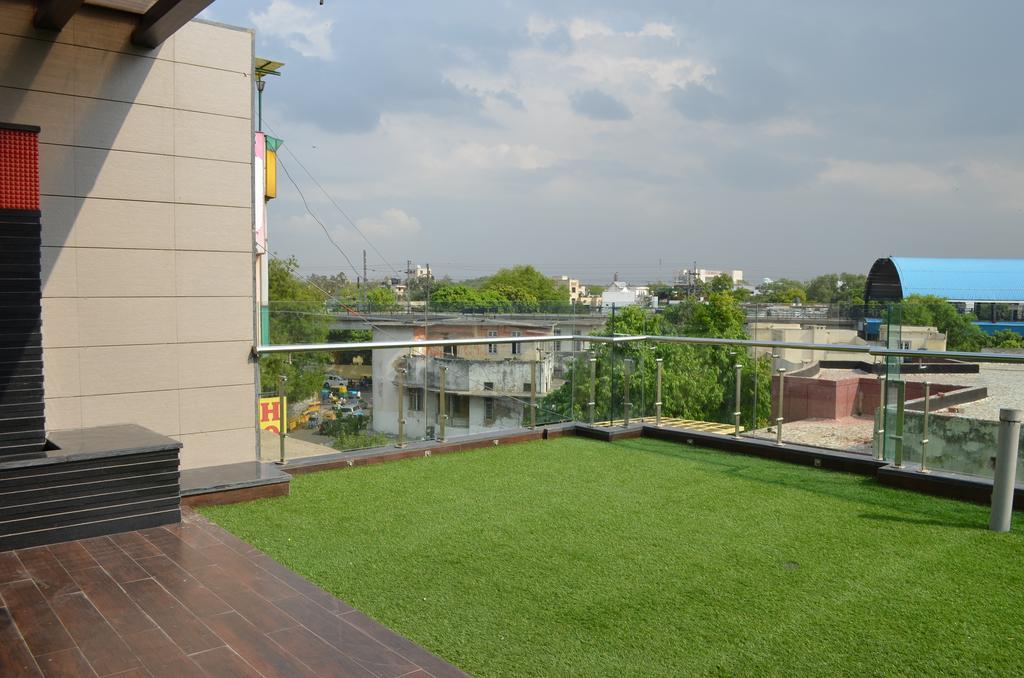 Hotel Metro View Delhi  Exteriör bild