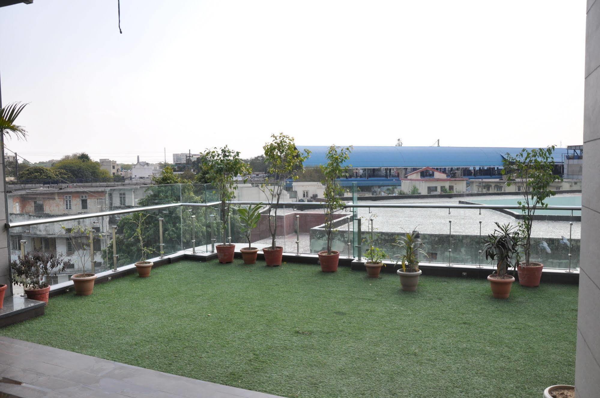 Hotel Metro View Delhi  Exteriör bild