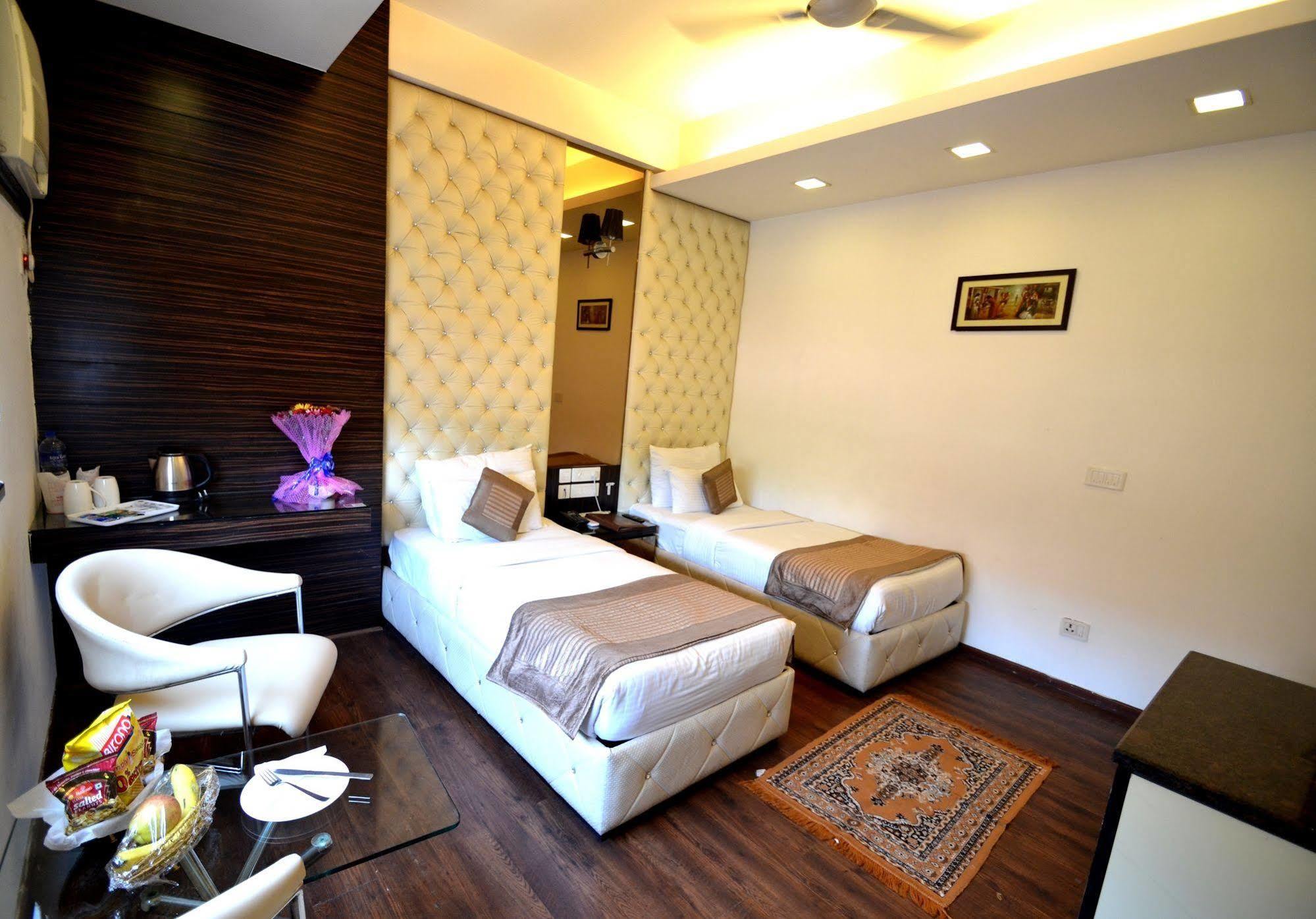 Hotel Metro View Delhi  Exteriör bild
