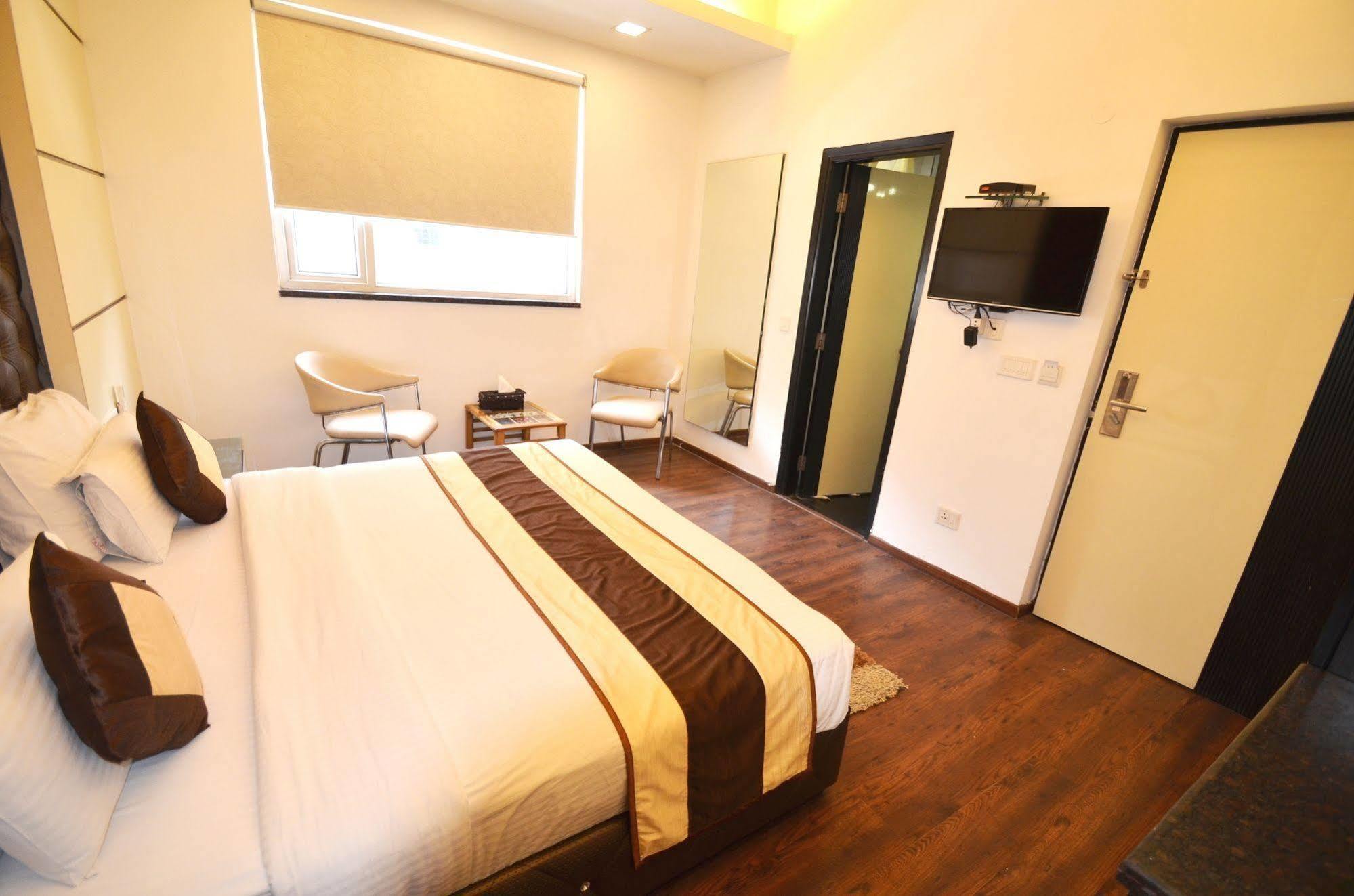Hotel Metro View Delhi  Exteriör bild