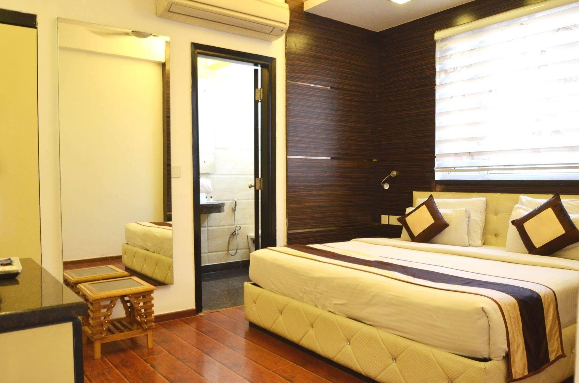 Hotel Metro View Delhi  Exteriör bild