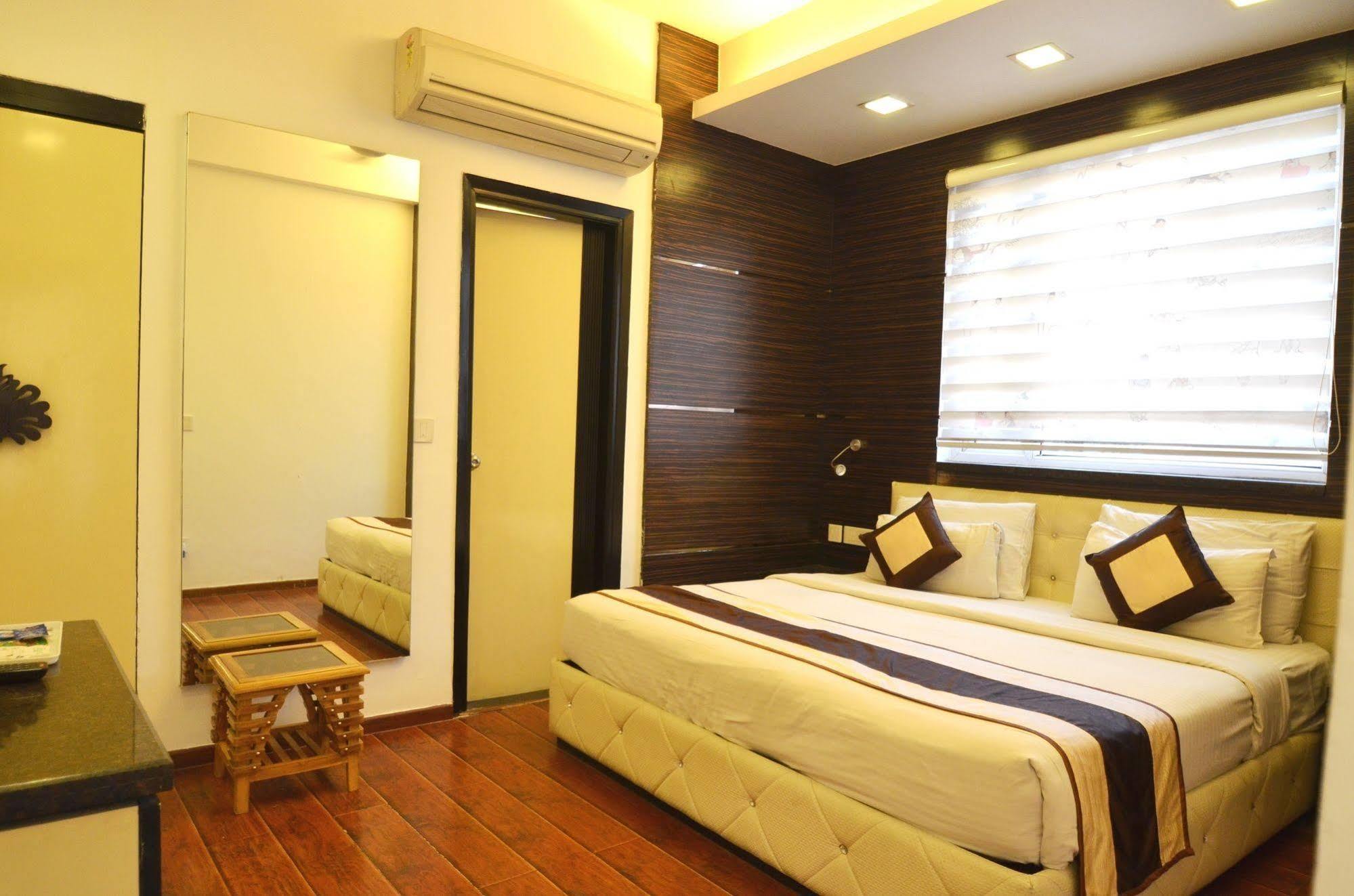 Hotel Metro View Delhi  Exteriör bild