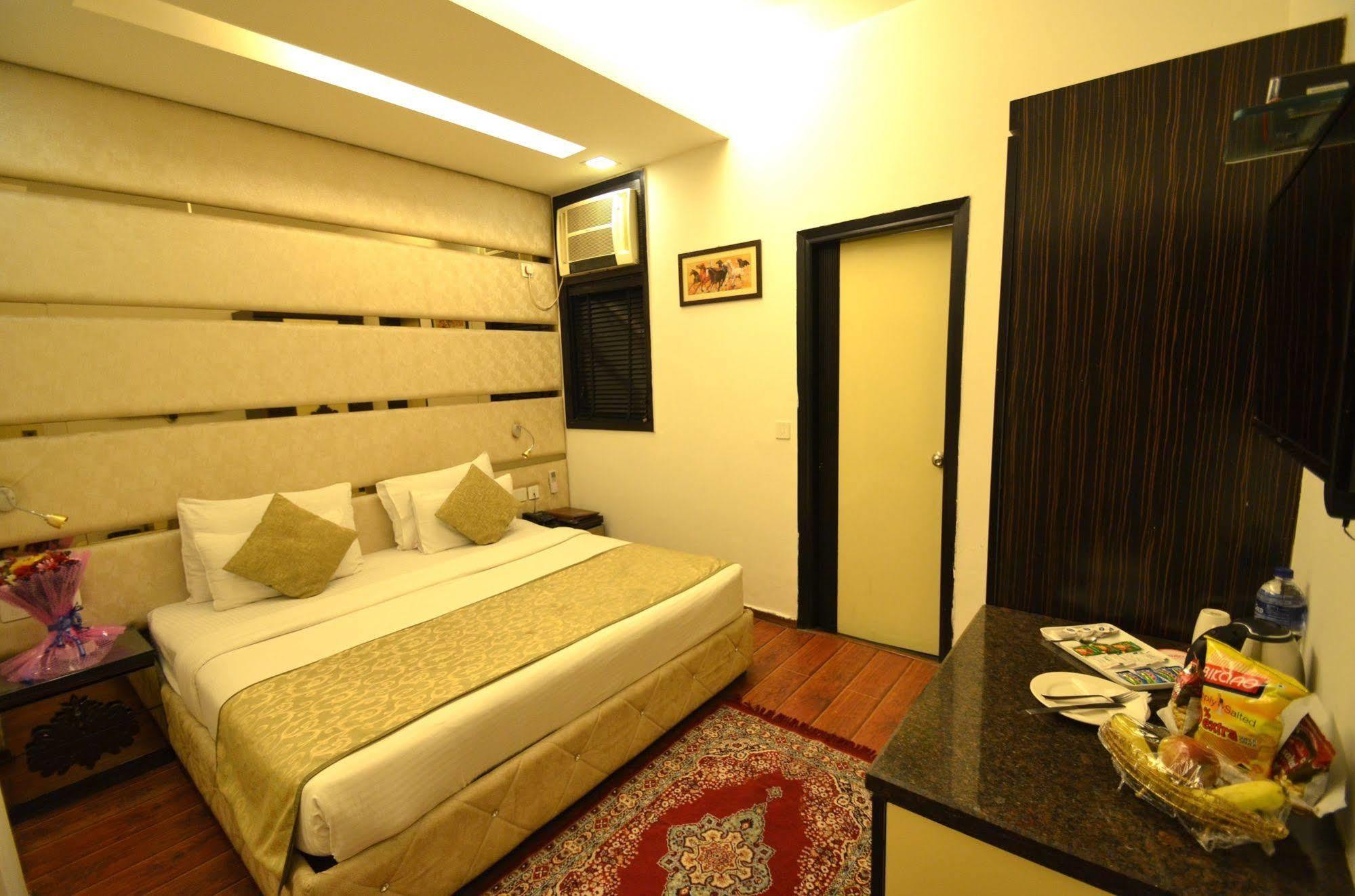 Hotel Metro View Delhi  Exteriör bild