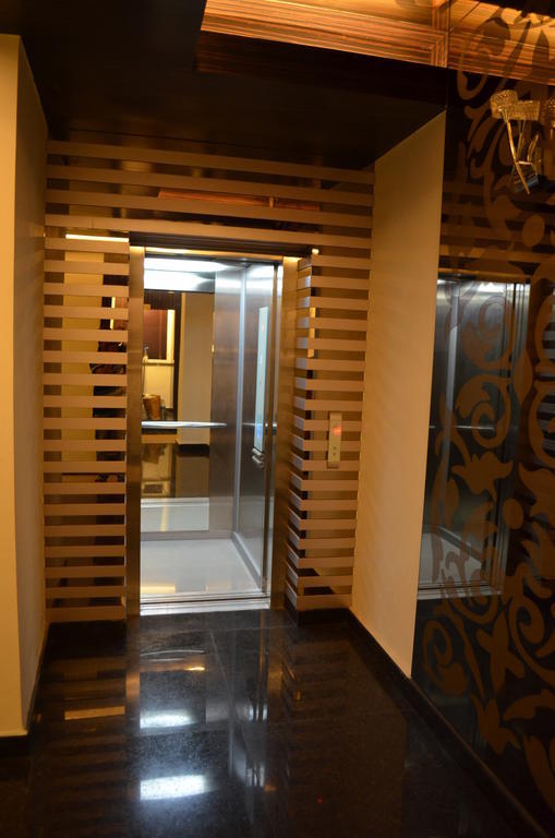Hotel Metro View Delhi  Exteriör bild